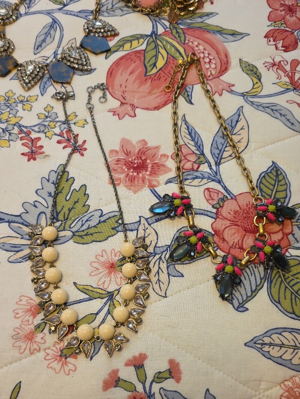 13 Assorted Women’s Statement Necklaces in Multi-Color - Picture 8 of 11